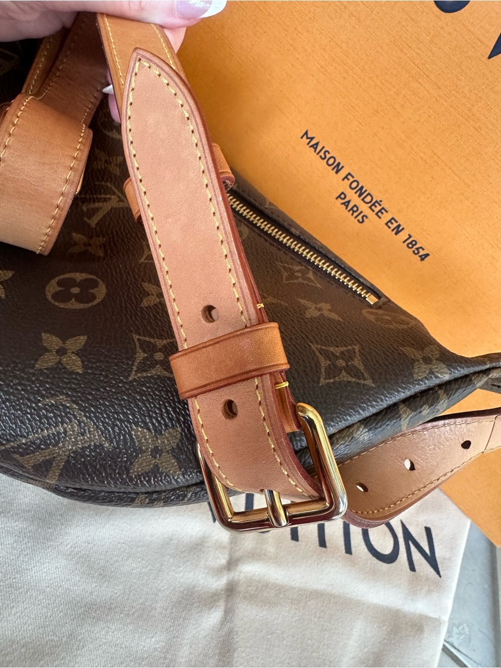 ✨Louis Vuitton Monogram Original Bumbag in Brown and Tan- Great Condition✨ - Picture 7 of 15